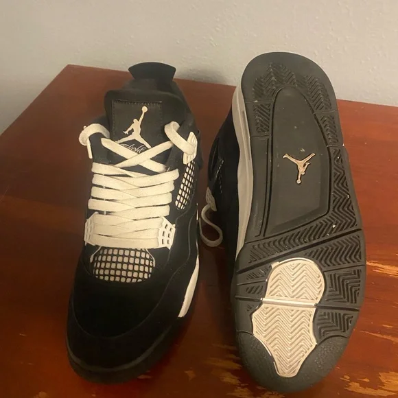 Jordan Black and White Low-Top Sneakers Air Jordan 4 Retro Thunder - Picture 9 of 10